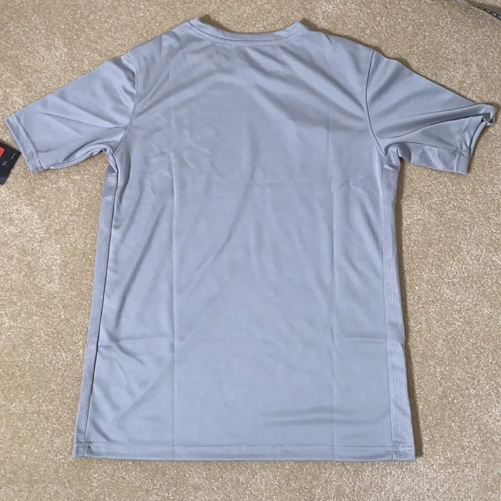 Boy’s Nike Youth Gray T-Shirt Large - NWT